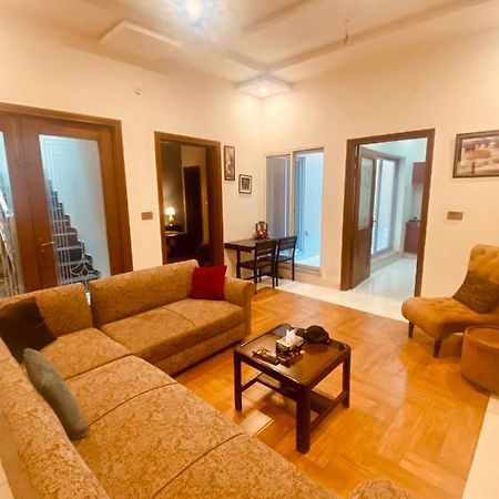Fully Serviced Holiday Home Near Lyallpur Galleria ไฟซาลาบัด ภายนอก รูปภาพ