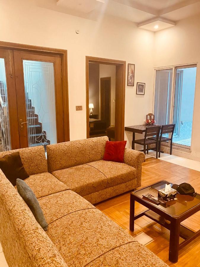 Fully Serviced Holiday Home Near Lyallpur Galleria ไฟซาลาบัด ภายนอก รูปภาพ