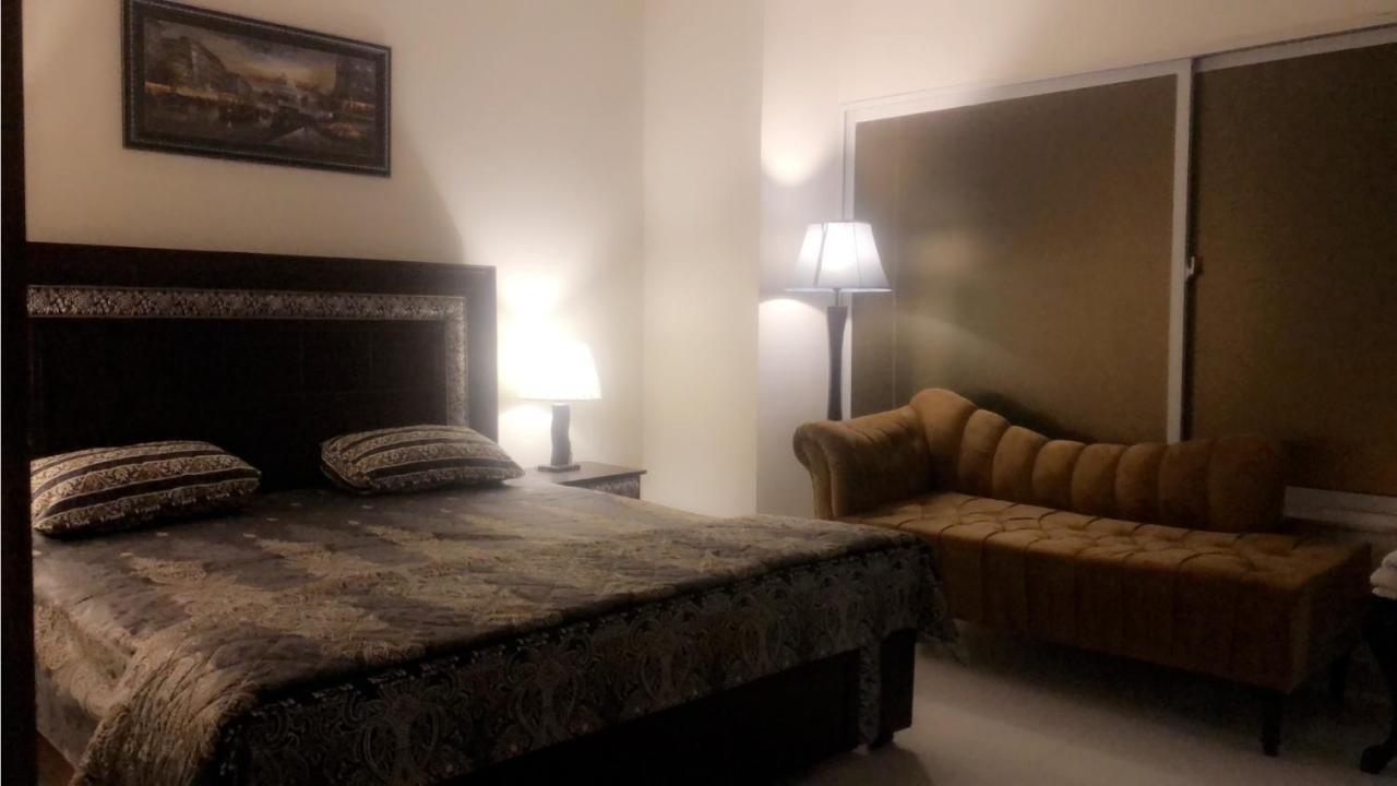 Fully Serviced Holiday Home Near Lyallpur Galleria ไฟซาลาบัด ภายนอก รูปภาพ
